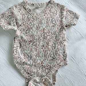 Colored Organics Kimono Wrap Style Onesie 0-3 Month EUC